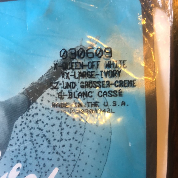 Vintage Silkies Pantyhose - Picture 3 of 4